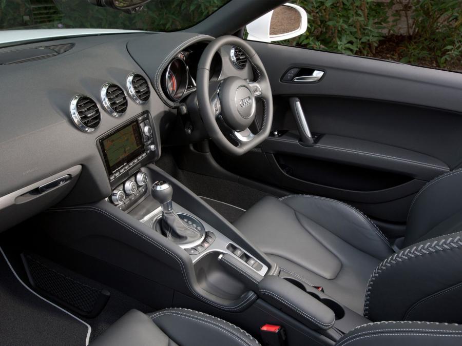 Интерьер Audi TT 2.0 TFSI Quattro Roadster (8J) 2010 года  (UK) (фото 7 из 7)